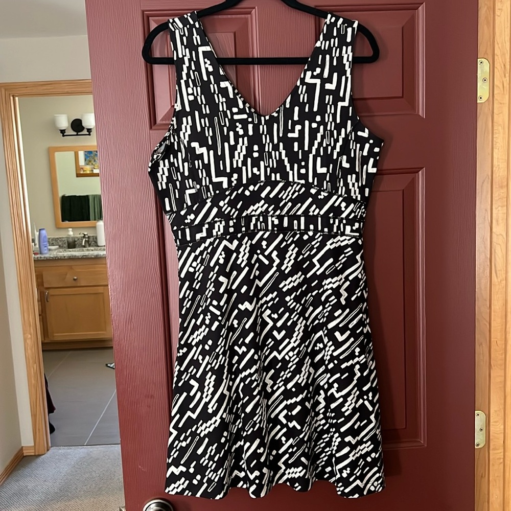 Back and white patterned sleeveless mini dress